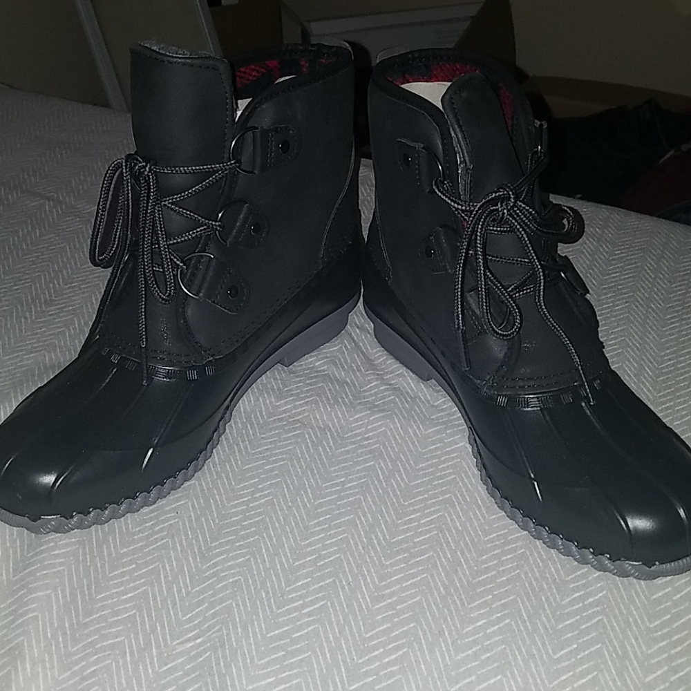 Size 9- Short Duck Boot